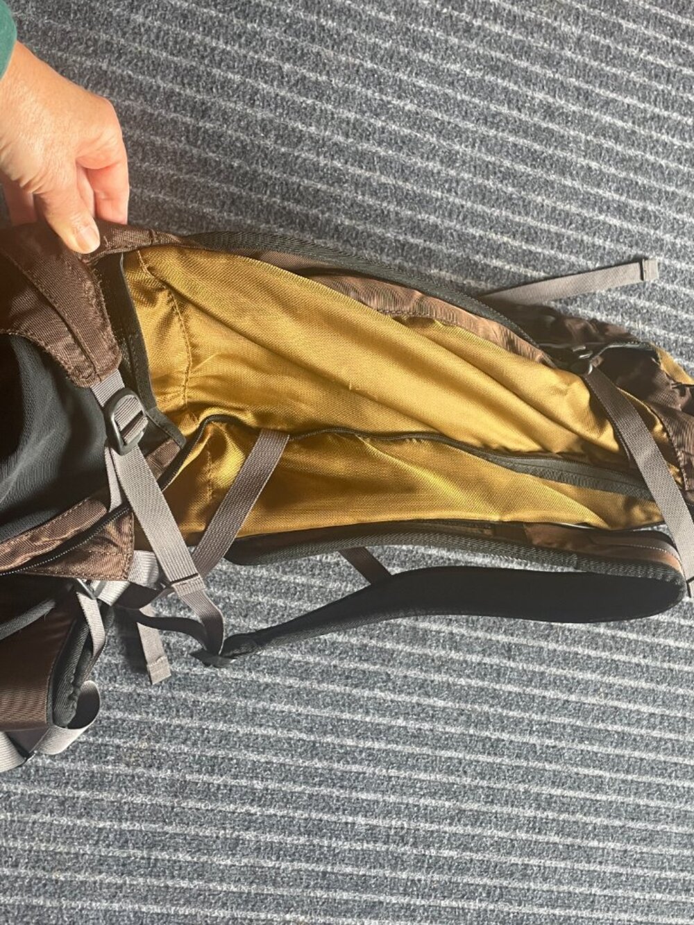 REI Pinnacle Hiking Alpine Backpack Model 13104 65 Liters 4 pounds 9 oz - Picture 8 of 16